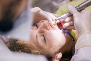 Wann eine private Krankenversicherung einen Zahnersatz-Kostenplan verlangt