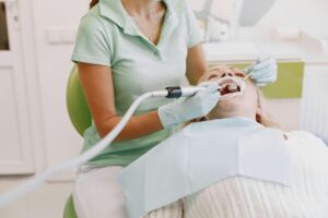 Zahnersatz nach Chemotherapie: Wann der richtige Zeitpunkt sein kann