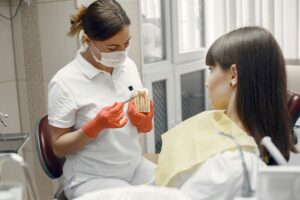 Welche Mehrkostenvereinbarung bei Zahnersatz unterschrieben wird