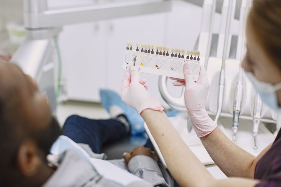 Prothese und Allergie gegen Kunststoff: Welche Alternativen es gibt