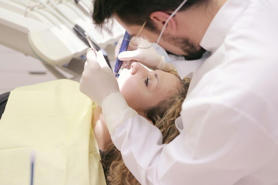 Zahnersatz in Tschechien planen: Was du vor der Behandlung klären solltest